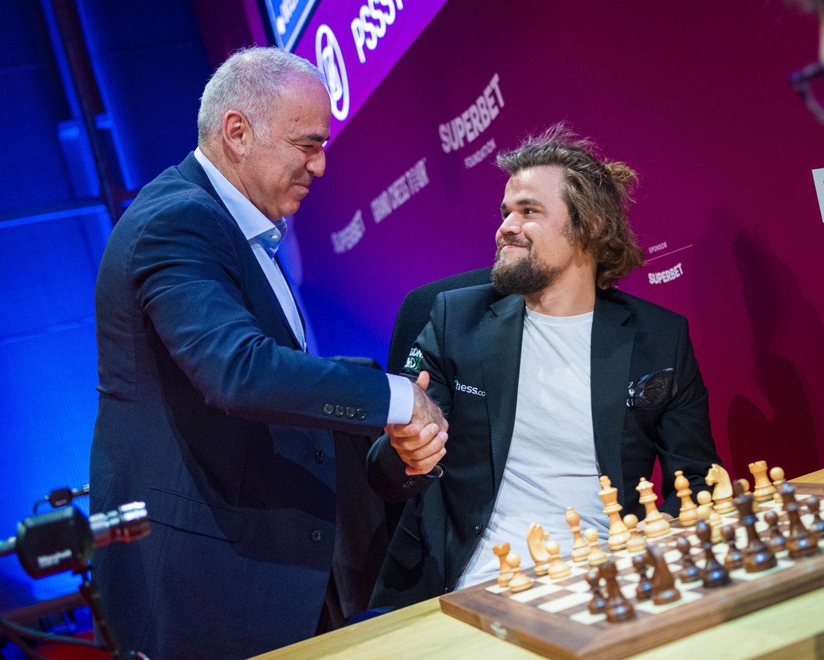 SuperbetPL's tweet photo. Too many legends in one picture! 😍
@Kasparov63 🤝 @MagnusCarlsen
@GrandChessTour #SuperChess
Codzienną relację z turnieju #SuperbetRapidBlitzPoland znajdziecie TUTAJ 👉https://t.co/fqcto7QeYw https://t.co/bvrD0dS4cJ