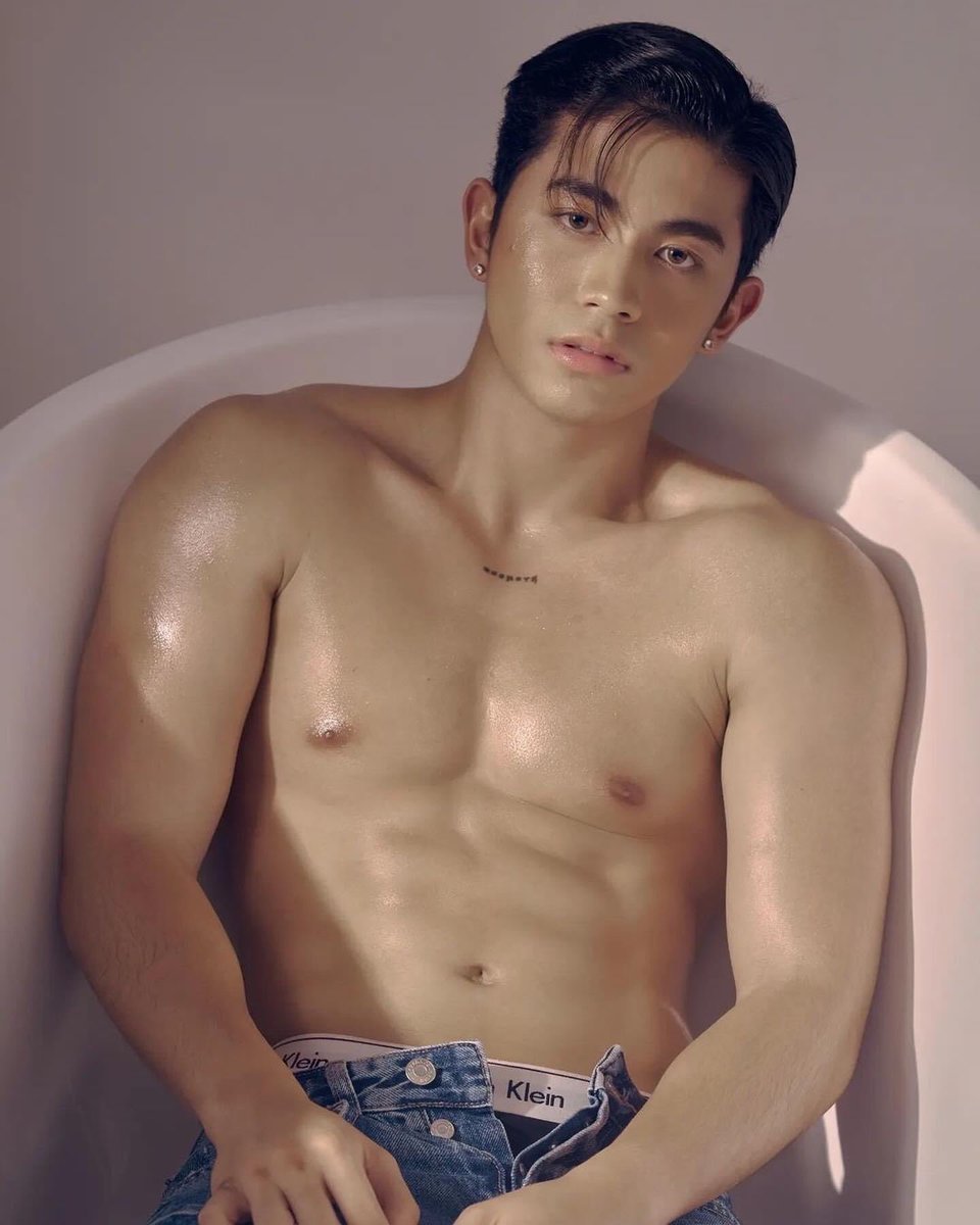 maledemograpix's tweet photo. - b o y 
- o f 
- s u m m e r
- i v e n  l i m

🌤🌴💯

Instagram : @ItsIvenlim 

#HouseOfMen #RandomHotGuys 

ctto. https://t.co/l7zQI4XkxO