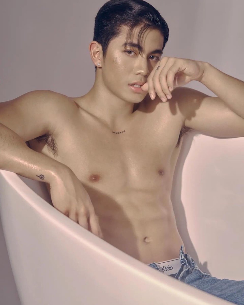 maledemograpix's tweet photo. - b o y 
- o f 
- s u m m e r
- i v e n  l i m

🌤🌴💯

Instagram : @ItsIvenlim 

#HouseOfMen #RandomHotGuys 

ctto. https://t.co/l7zQI4XkxO