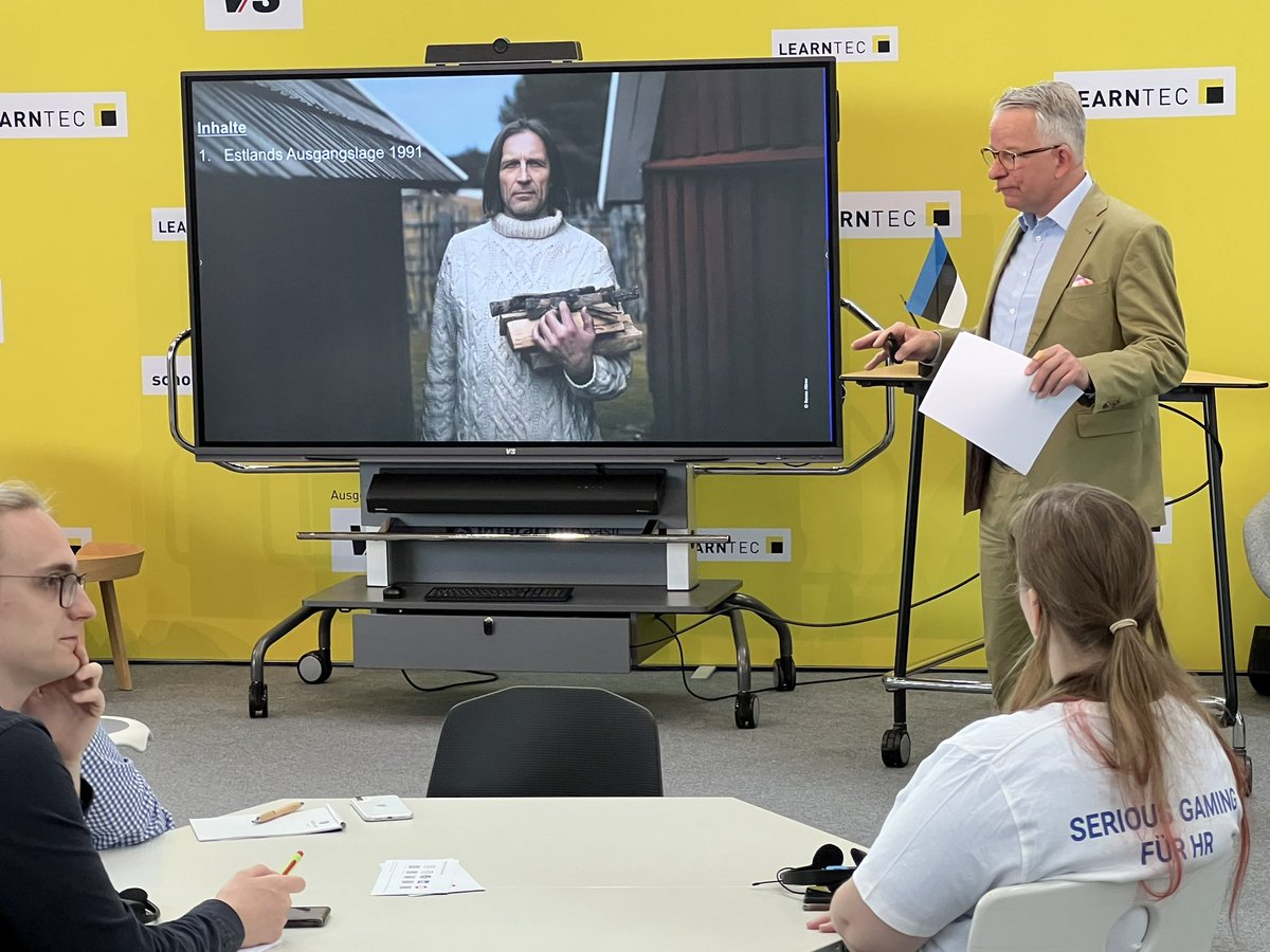 MichaPallesche's tweet image. Eröffnet wird die #learntec30 u.a. von Dr. Til Assmann, Honorarkonsul der Republik Estland zum Thema „: Estland als Vorbild für Deutschlands Schulwesen - wann werden wir endlich sinnvoll digital?“ #twlz @learntec_news