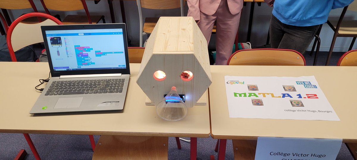 cedricvivier1's tweet image. Stand en place pour présenter le projet #YesWeCode
