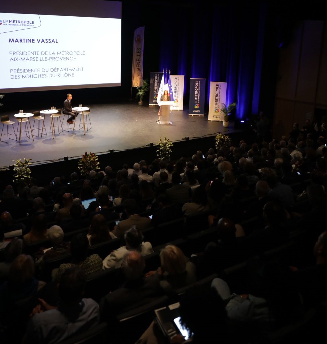 🔵La présidente <a href="/MartineVassal/">Martine Vassal</a> et les élus métropolitains référents présentent, ce matin, à Venelles, le bilan mi-mandat de la Métropole Aix-Marseille-Provence en matière de développement économique et d’attractivité du territoire.
#BilanMiMandatAMP