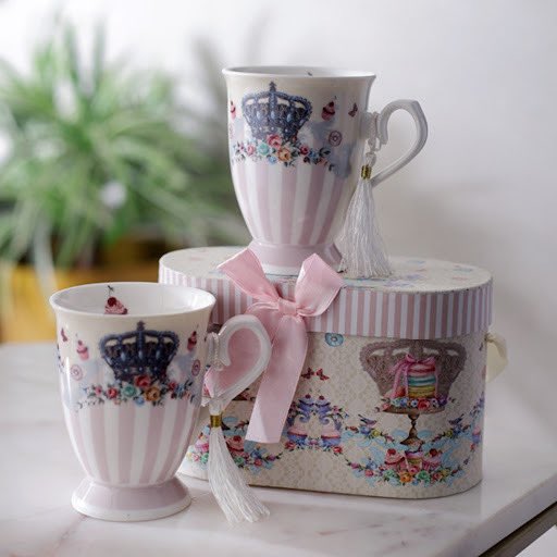 Indulge in a delightful tea party with our charming ceramic teacups, perfect for hosting and gifting!

Shop now: avintageaffair.in/collections/cu…

#AVintageAffair #homedecor #decorideas #vintagedecor #tabledecor  #giftingideas #giftingoptions #giftideas #teacups #teaparty #mugs #cups