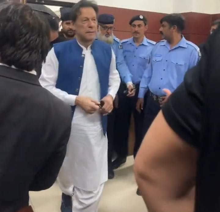 akmomand0's tweet photo. اگر اکیلا بھی لڑنا پڑا تو لڑوں گا 
#Behindtheskipper https://t.co/iX43FRlcOQ