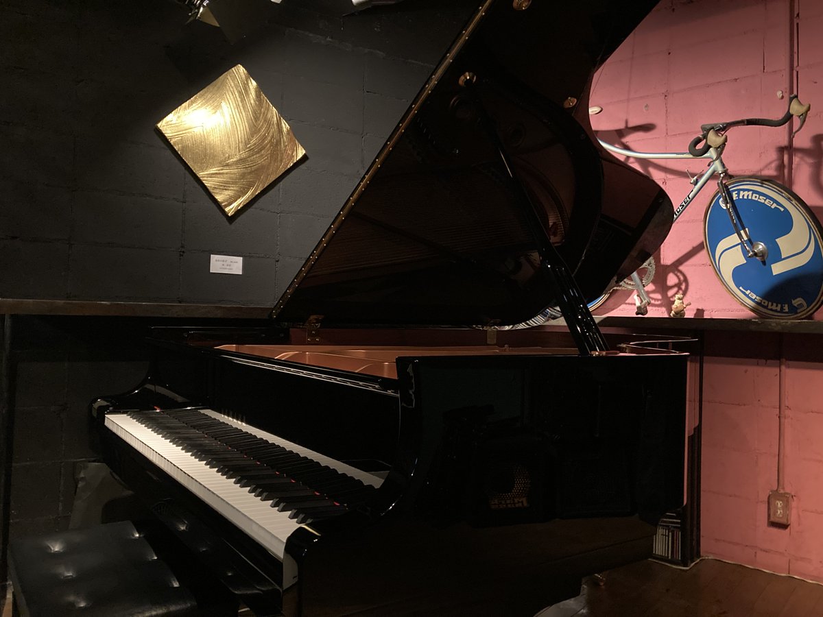 ＜お知らせ＞
当店のHPが新しくなりました。
ご覧の上、ブックマークよろしくお願いします。
JAZZ BAR そるとぴーなつ　saltpeanuts.jp