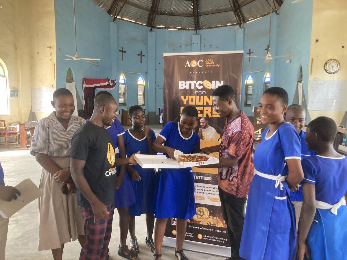 CowriesKumi's tweet photo. Every informed person needs to know about #Bitcoin because its one of the world’s most important developments.

MOMENTS: @AfroBitcoinOrg #BitcoinForYoungters #Africa #Ghana cc @bitcoin_dua (Volta Region/#Ghana) https://t.co/yQI7bmGAlV