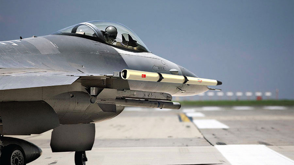 Türkiye F16 özgür restorasyon hamlesi ile Savaşan Şahinleri kullanma süresini 2040 lı yıllara taşımak istiyor. 
ABD F16 uçaklarını bu seviyede kullanmayı düşünmüyordur.
Elektronik yazılım radarı yerli ve Podları bizim silah 
sistemlerimize adapte edildi.
Gövde yenilenmesi yapıldı