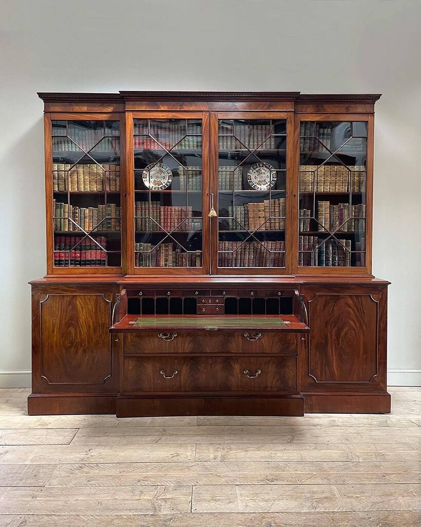 Just in: handsome George IV mahogany breakfront secretaire bookcase. Dentil moulded cornice over four astragal glazed doors enclosing adjustable shelves. Flame mahogany drawers below, flanked by two panelled doors, the top drawer with secretaire enclosin… instagr.am/p/CslDN5oI7FM/