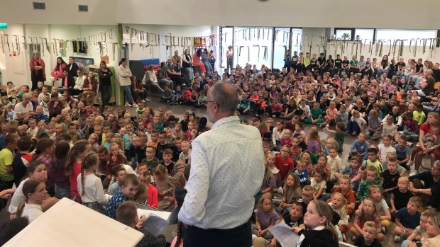 Feest op Harmpje Visserschool: tien jaar mediumsetting -  heturkerland.nl/l/44079  heturkerland