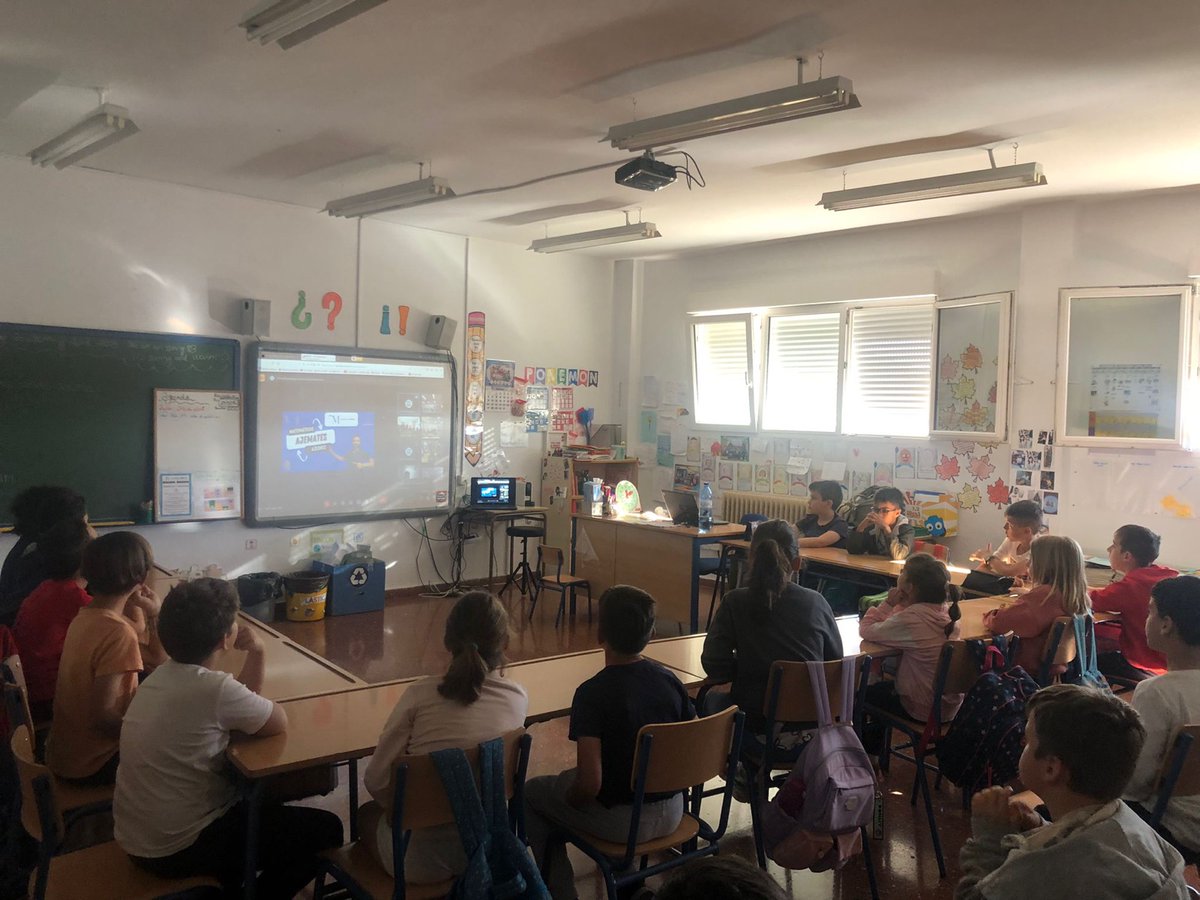 ¡Buenos días! 
Os dejamos algunas fotos del proyecto de AJEMATES con la Diputación de Málaga. Muchísimas gracias a todos los colegios y municipios que han participado en estas jornadas de ajedrez y matemáticas. ¡Estamos muy contentos con la gran acogida que ha tenido este año!