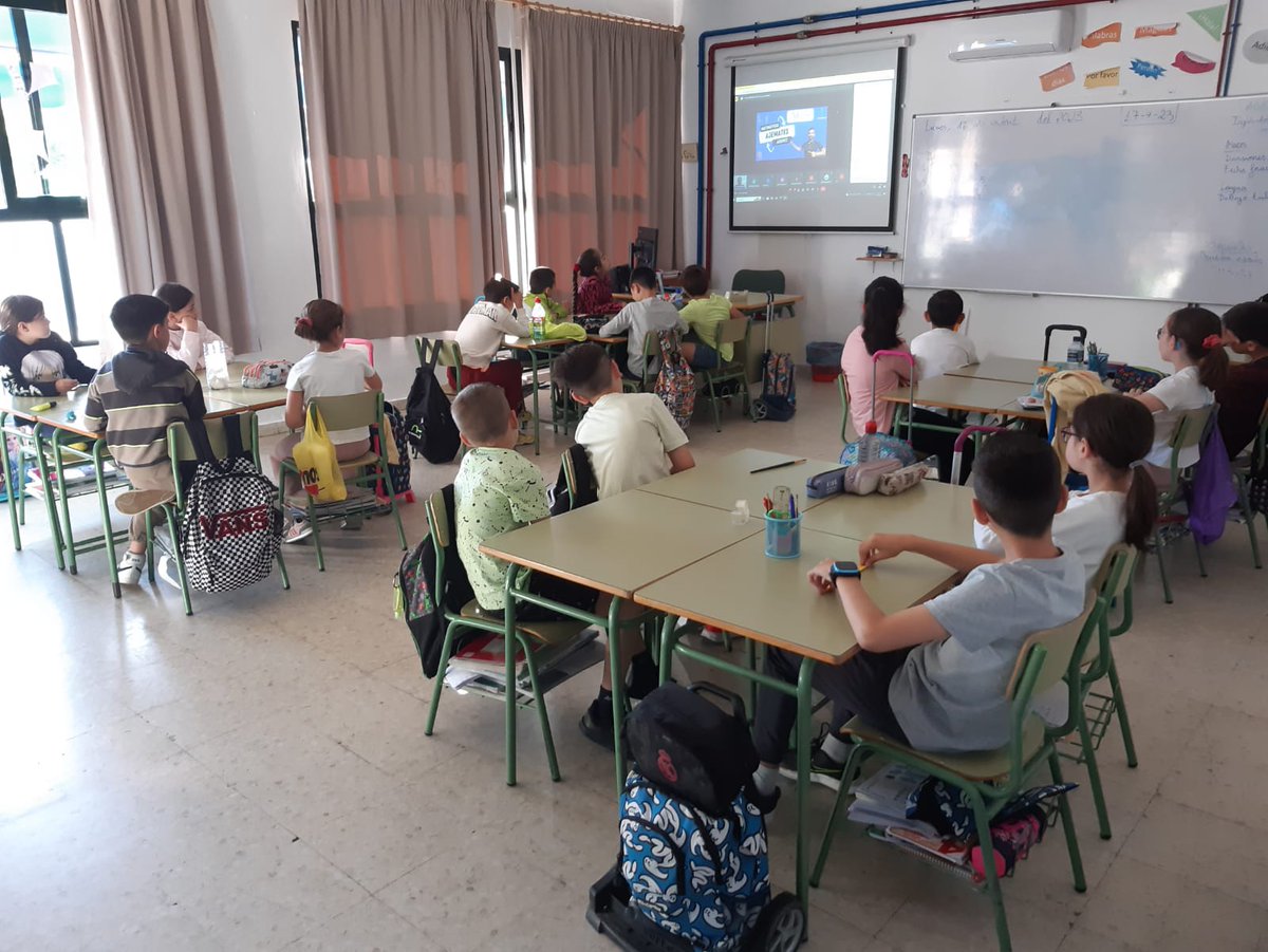 TuProfeDAjedrez's tweet photo. ¡Buenos días! 
Os dejamos algunas fotos del proyecto de AJEMATES con la Diputación de Málaga. Muchísimas gracias a todos los colegios y municipios que han participado en estas jornadas de ajedrez y matemáticas. ¡Estamos muy contentos con la gran acogida que ha tenido este año! https://t.co/DmnSd6AZCd