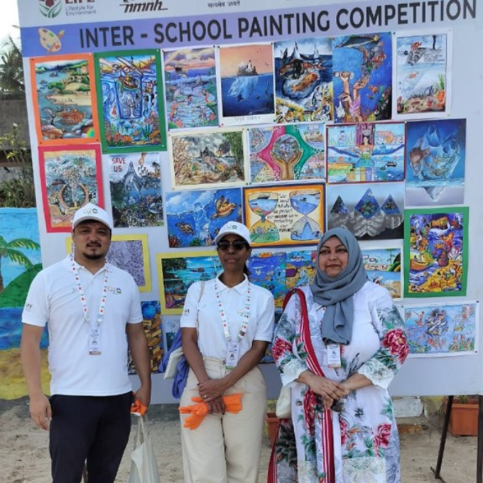 LeticiaUNEP's tweet photo. Also, examined impressive artworks from the #G20 Inter-School Painting Competition, showcasing young minds' commitment to the environment.

Proud to collaborate with the @NMNHIndia and @UNEP 🇮🇳 Country Office in fostering awareness for a greener future. #MissionLiFE https://t.co/QoEZC0o3UM