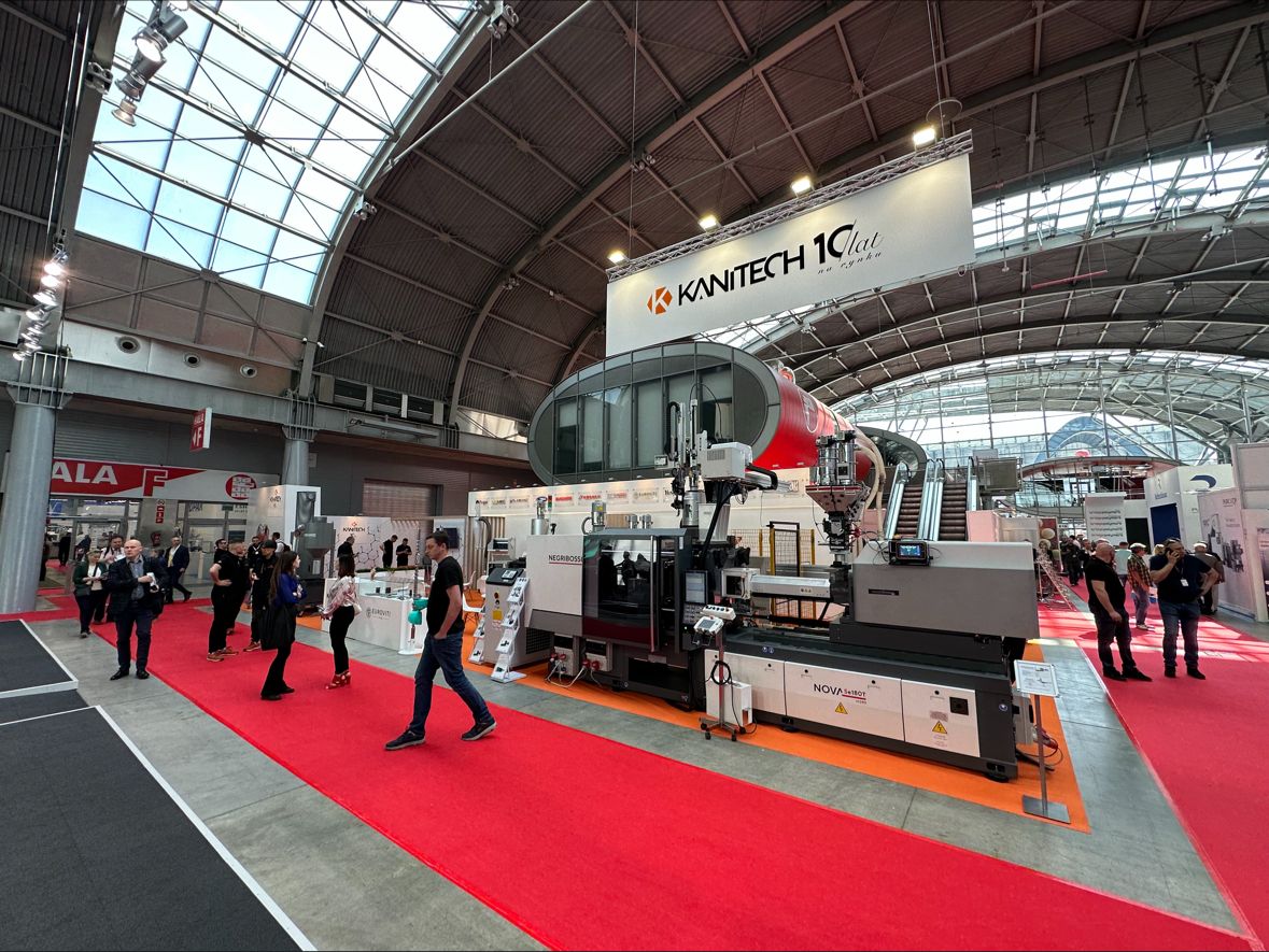 👉👉Visit our agent's stand at #Plastpol2023
Hall E stand E27
The NOVA 5 electric machine moulds a fantastic Kendama toy!