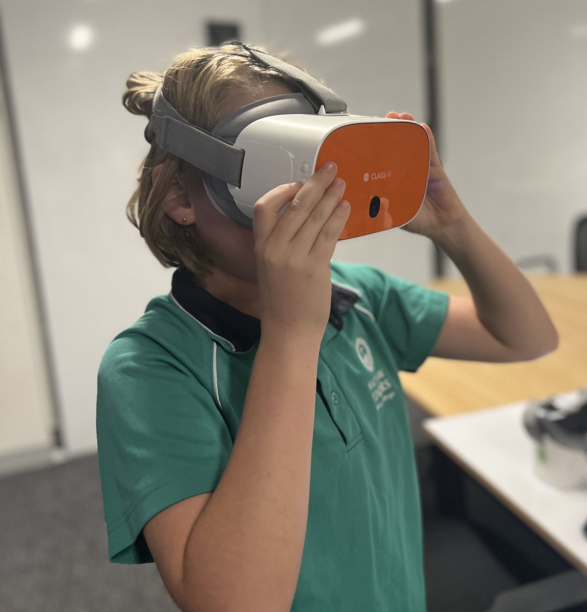 *Thread Alert*

Buckle up for some extreme generative  #AI app smashing awesomeness!🔥

Our Y6 students used #GenerativeAI today to create a 360° world which we viewed in #VirtualReality. 

Check out this thread for all the details and tools we used!

#edtech #VR #ipaded #ADE