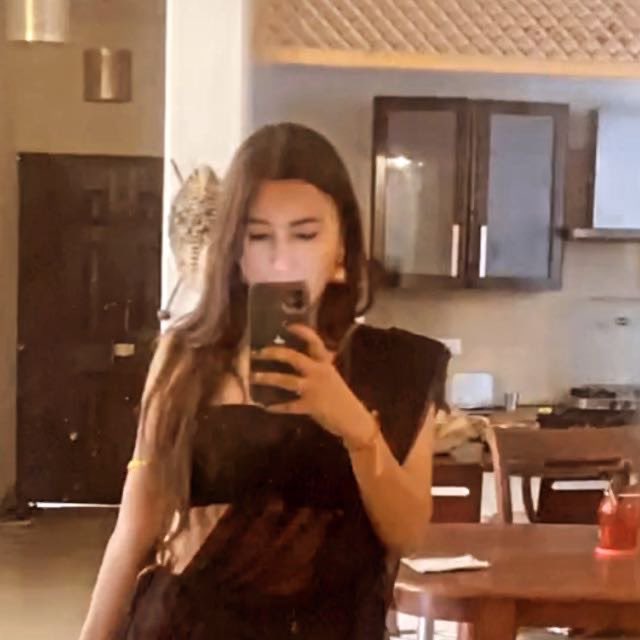 sonamthecoder's tweet image. Black is love 🖤#blacksaree