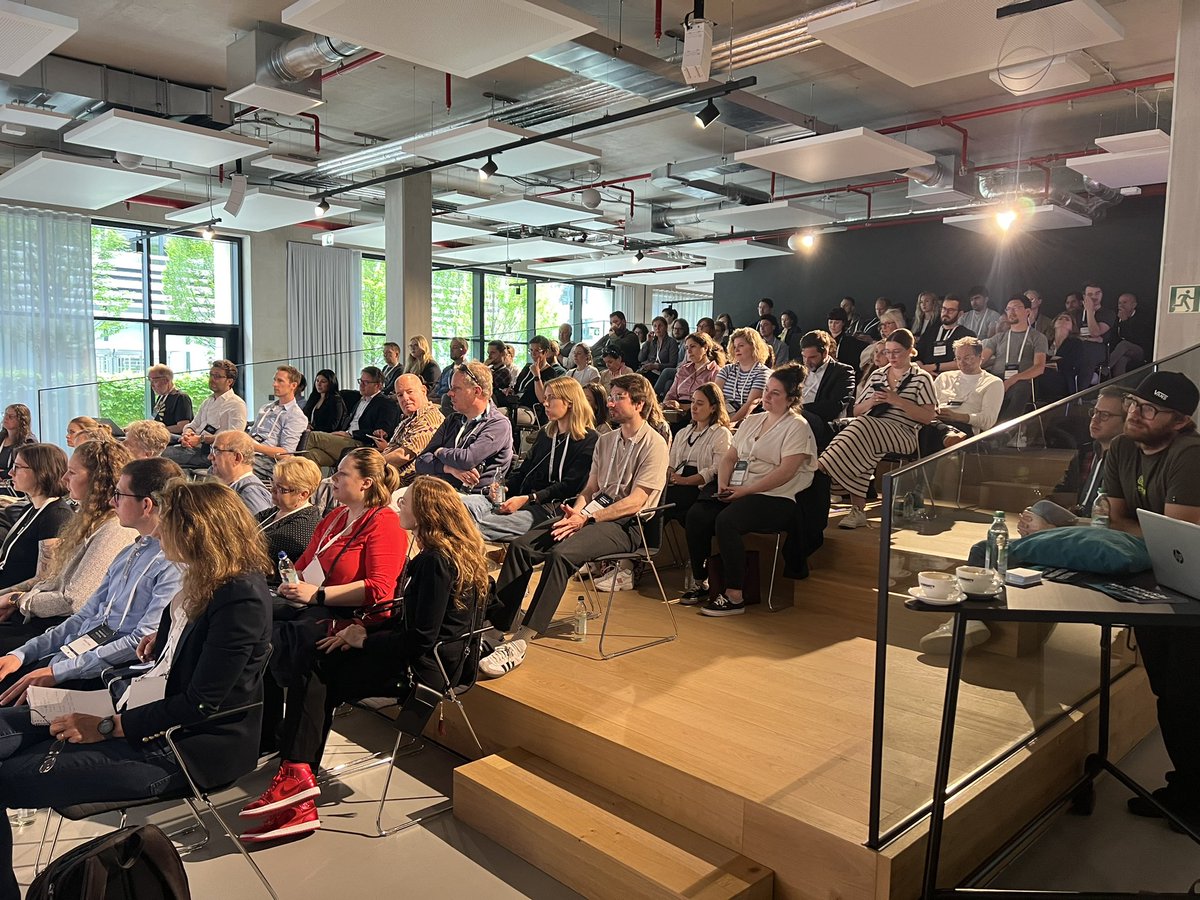 Packed room for todays <a href="/MediaLabBayern/">Media Lab Bayern</a> Innovation Festival and the keynote of <a href="/CharlieBeckett/">Charlie Beckett</a> on <a href="/JournalismAI/">JournalismAI</a>. 🙌 #mif23