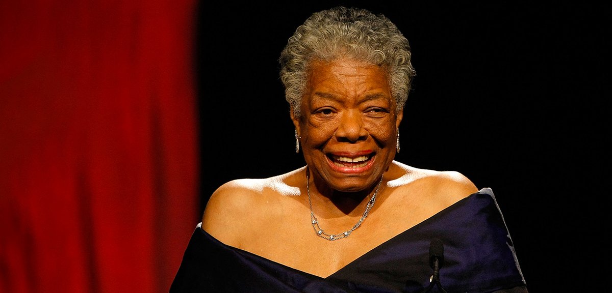 #lapoetessedujour
28 mai 2014, l’écrivaine et poètesse américaine Maya Angelou s’éteint à 86 ans.
Icône nationale, elle inspira des millions de lecteurs par ses poèmes (I Still Rise, On the Pulse of the Morning) appelant à l’élévation, à la joie et à la fraternité.
#vivezinspirés
