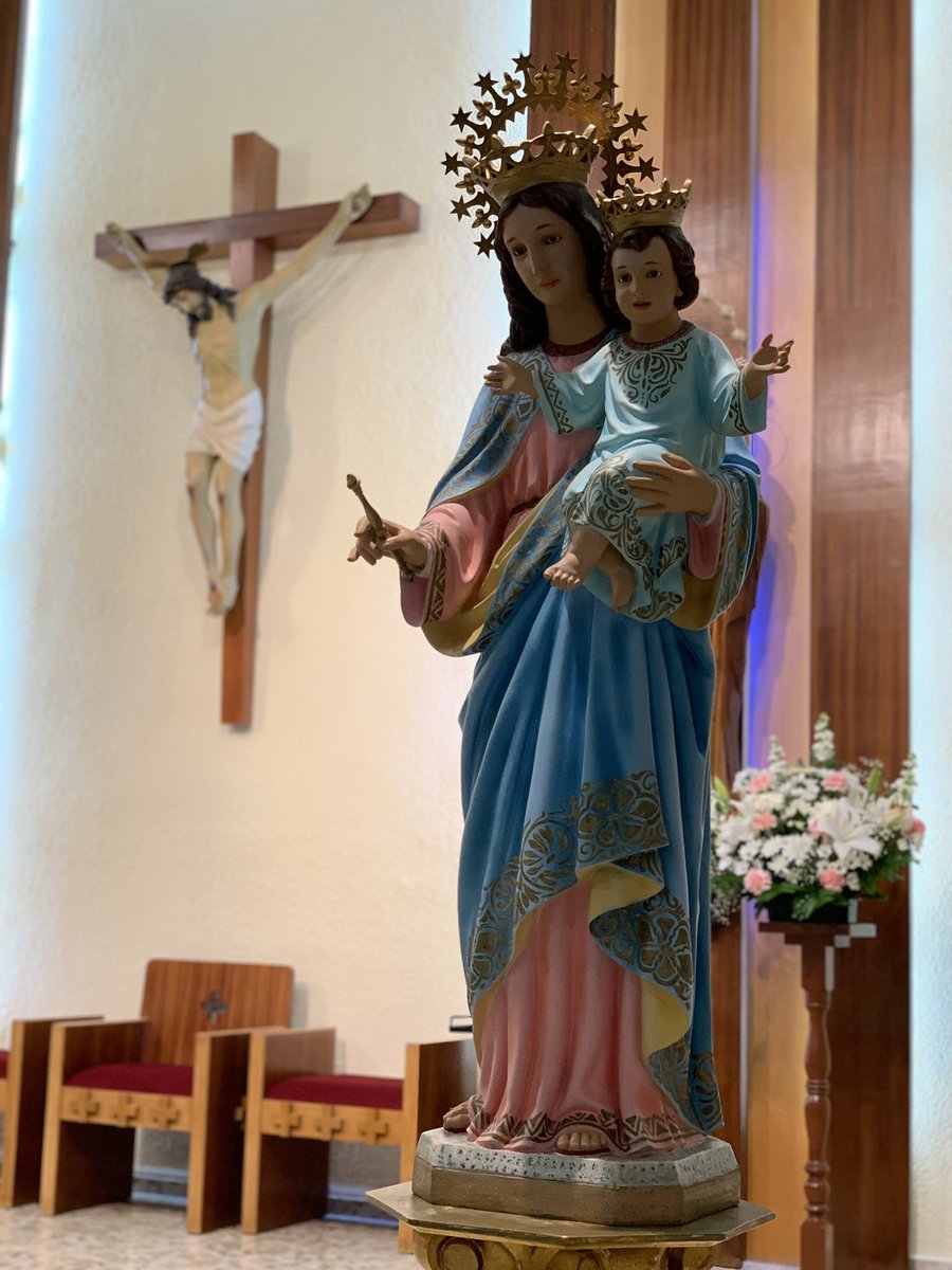 FMAutrera's tweet photo. Hoy celebramos María Auxiliadora en nuestro cole de Utrera y que mejor manera para comenzar esta fiesta tan importantísima para los salesianos y salesianas que con una eucaristía en honor a nuestra Virgen. ¡Viva María Auxiliadora! https://t.co/lcI9VcjNx4