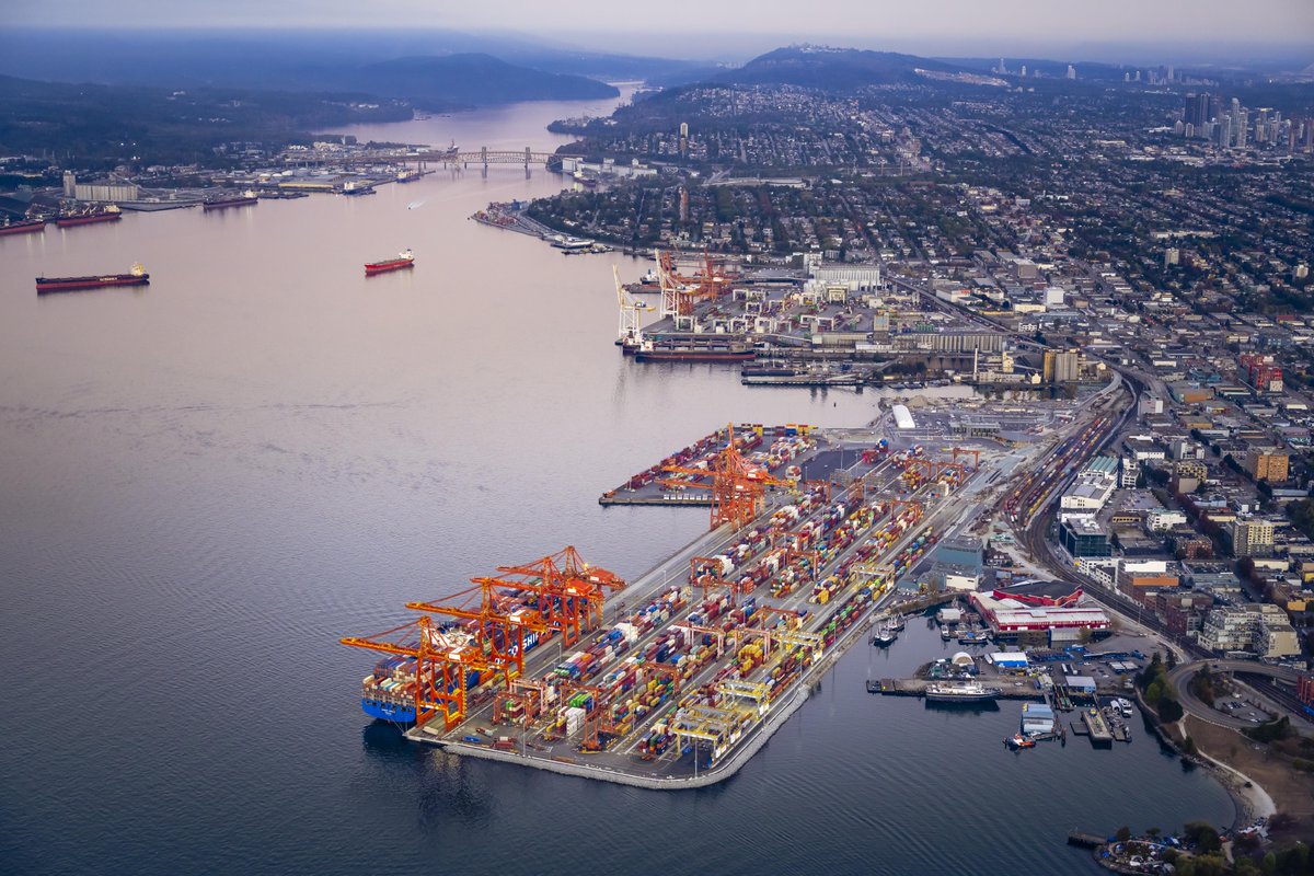 DXBMediaOffice's tweet image. .@DP_World and the Vancouver Fraser Port Authority have celebrated two historic events – the completion of the Centerm Expansion Project at DP World Vancouver, and the 100th anniversary of the port’s marine terminal operations. #Dubai 
Image Courtesy: @PortVancouver