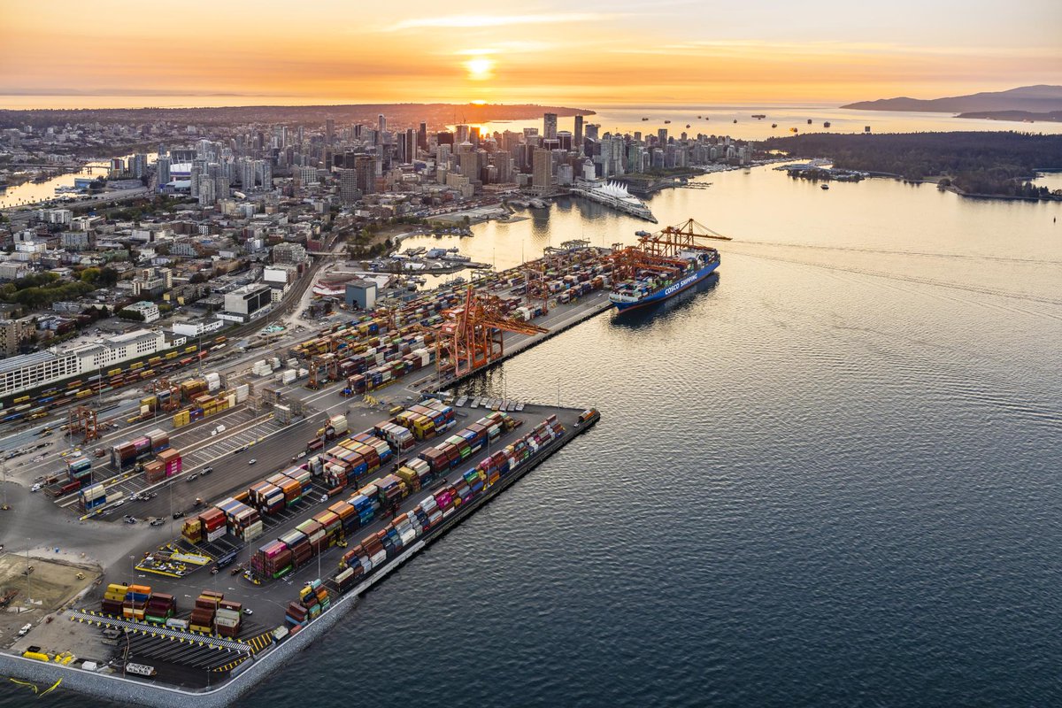 DXBMediaOffice's tweet image. .@DP_World and the Vancouver Fraser Port Authority have celebrated two historic events – the completion of the Centerm Expansion Project at DP World Vancouver, and the 100th anniversary of the port’s marine terminal operations. #Dubai 
Image Courtesy: @PortVancouver