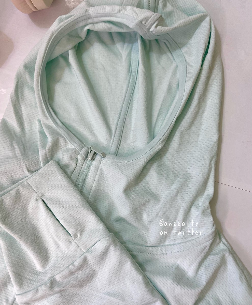 anzealty's tweet photo. Jaket airism nya uni*qlo? No🙅‍♀️

Tapi look dan fungsinya sama persis, dipake motoran juga ga bau asep sama sekali, adem dan harganya jauh lebih murah cuma 100rb an😭 https://t.co/Not736i9JH