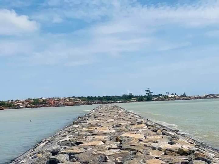 SeSea1234's tweet image. The Elmina Fishing Harbour is beautifully done. The NPP govt is the only govt that attends to the needs of the people. This is what we need as fishers. 
#BuildingGhanaTogether 
#Rebounding
#ElminaFishingHarbour