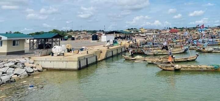 SeSea1234's tweet image. The Elmina Fishing Harbour is beautifully done. The NPP govt is the only govt that attends to the needs of the people. This is what we need as fishers. 
#BuildingGhanaTogether 
#Rebounding
#ElminaFishingHarbour