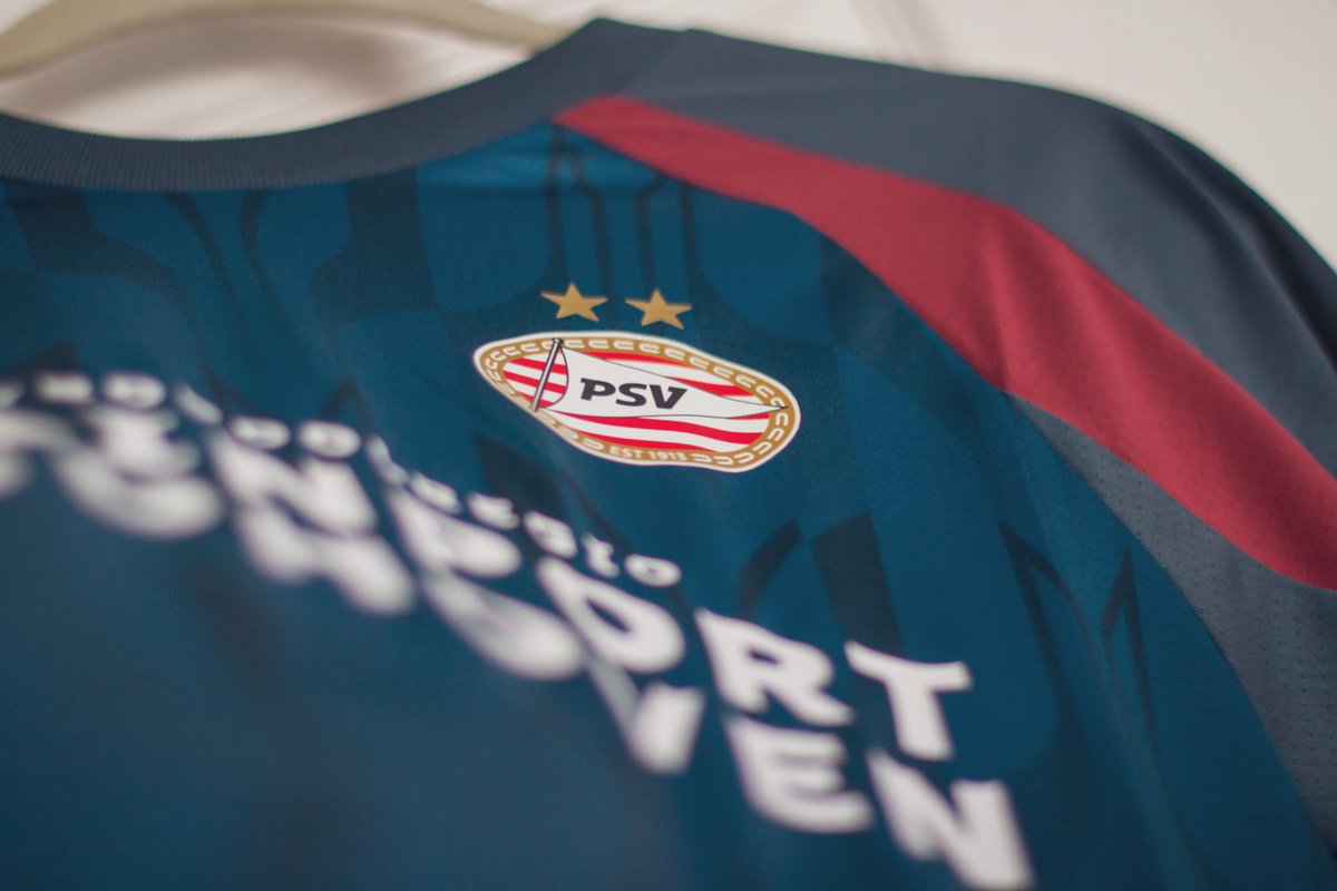 I grabbed this 23/24 @PSV training shirt while in Eindhoven… I just love the colours and details! 🤩
#football #footballshirt #footballshirtcollector #psv #footballkit