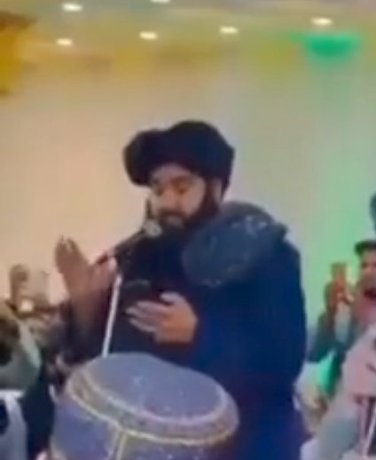 د دی شاعر په حماقت کی خو هیڅ شک نشته خو د ده په مجلس کی ناست کسان هم ټول احمقان دي چی داسې شعر لپاره دی تشویقوي چ هغه مستقیماً زموږ خلکو کی نفاق اچوي او د لندغرو لنډغري لا مطرح کوي.