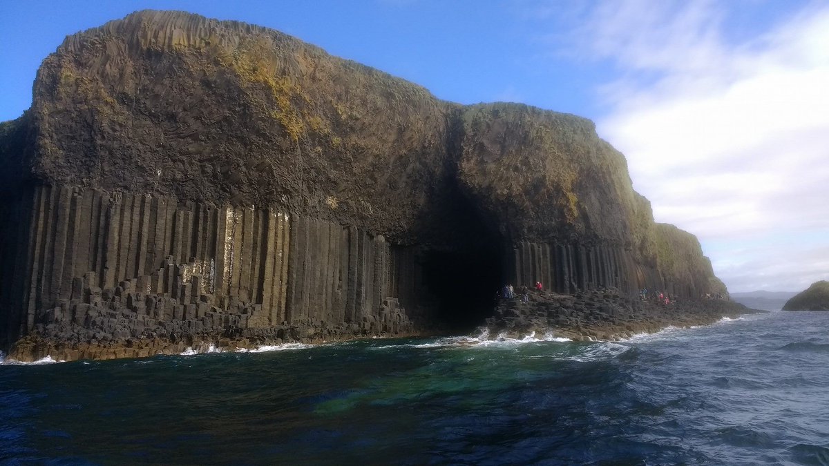 Walkway repairs are complete and Fingal's cave is now accessible on foot again. #staffa #fingalscave #repairs @N_T_S #fortheloveofscotland @Turus_Mara @StaffaTrips @StaffaTours
