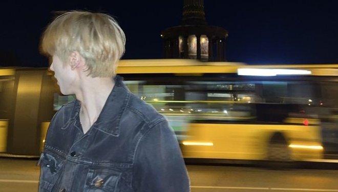 staronaugust's tweet photo. au by staronaugust
• TORONTO - VANCOUVER •

"you always look at the window"
          "i look at the view, it's beautiful"
"ah, guess you always look at the mirror too"
           "......." https://t.co/QRiNzziDO4