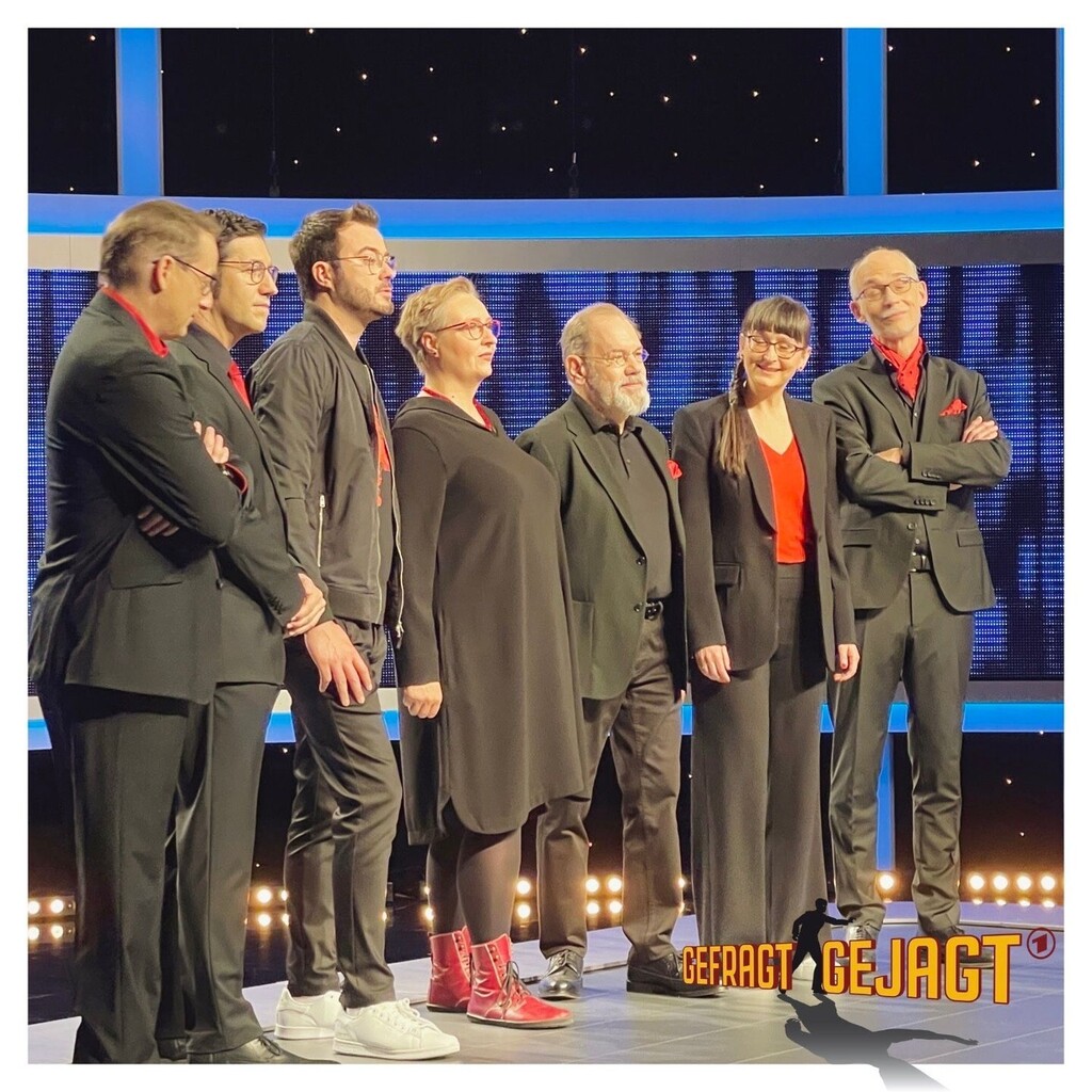 Ja, es sieht wirklich aus wie bei einem Familienfoto mit der Verwandtschaft. 😂👏 #GefragtGejagt