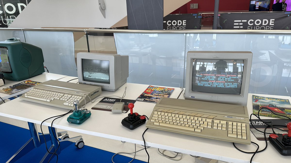 AdamBien's tweet image. (Ever) Green hardware at #CodeEurope23