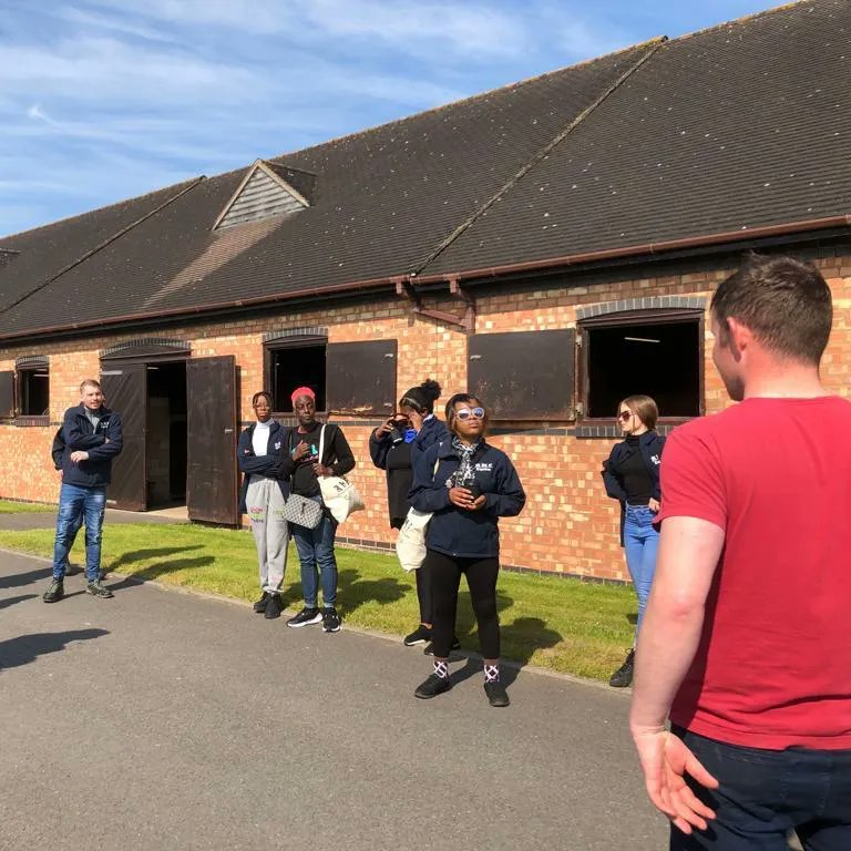 Our equine cohort enjoyed their visit to @ianwilliamsraci last week 🏇 We organise regular visits to equine employers, showing learners all the potential job outcomes available and their working environments. #EquineTraining #HorseLovers #EquestrianEducation #HorseTrainingCourse