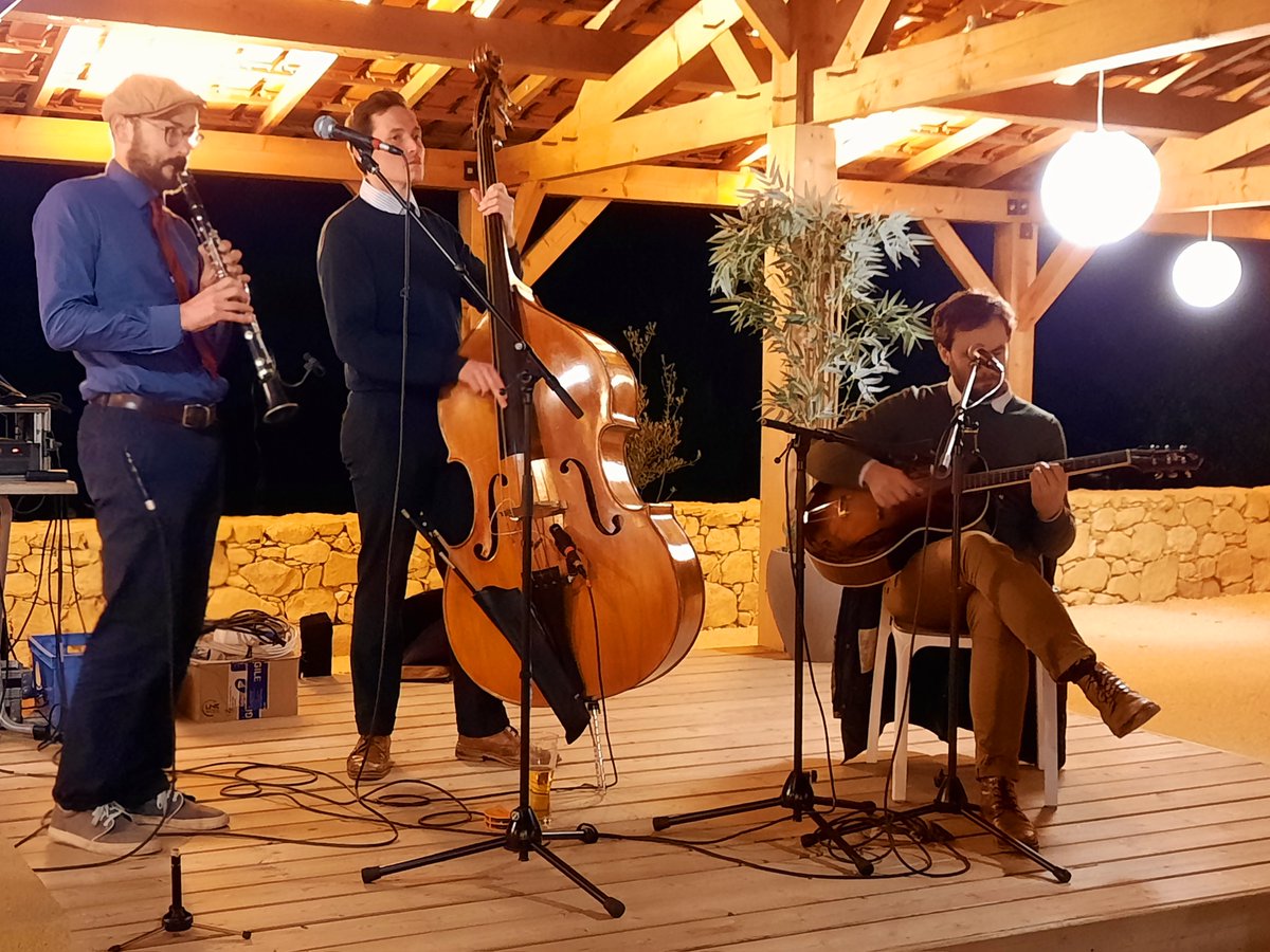 Le swing a envahi la scène sur ce grand weekend, on s'est régalé !😍

#campingloucastel #danse #swing # concert # instrument # camping #vacances #perigord #dordogne #castelnaudlachapelle #perigordnoir #picoftheday