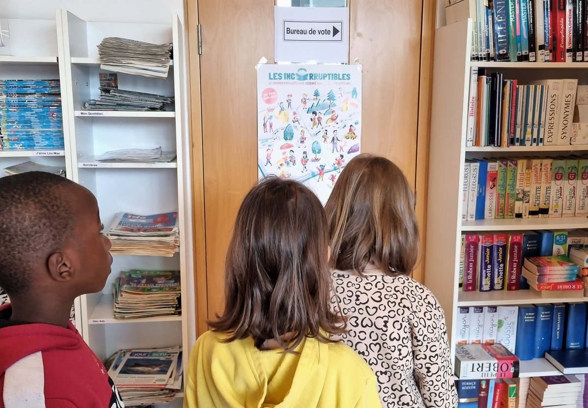 LCDGAnkara's tweet image. 📌#Incos Ödülü bir okuma eylemidir.
Incos Ödül’üne katılan her öğrencinin en sevdiği kitap için bir oy hakkı vardır. Şimdi 10 katılımcı sınıf için oy verme zamanı.