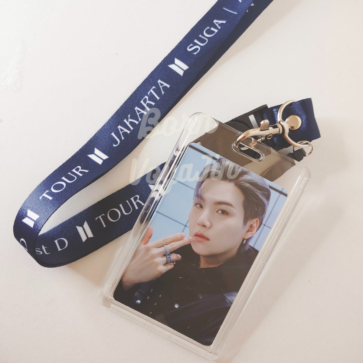 bornvoyajin's tweet photo. halo halo~ READY STOCK Set Lanyard + Cahol Transparan, dan Lanyard Agust D Tour only 🙌🏻 masing masing sisa 2 lagi ya stocknya ⚠️ bisa cod di venue day 2 ‼️ https://t.co/RnLLFWS1Zk