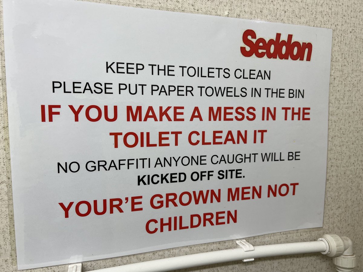 Too many signs = white noise and nobody reads … but this didn’t I like 👍