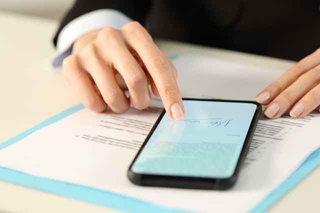 blaupixel's tweet photo. 🖋Actualment, comença a ser imprescindible tenir un servei telemàtic per signar documents.
💻A #BlauPixel us podem ajudar, i és que disposem de diversos mètodes:
▪Signatura Biomètrica
▪Signatura Centralitzada
▪Signatura Remota

Tots els detalls aquí👉https://t.co/ZLyMW0dJDK https://t.co/xg9hR0ae8l