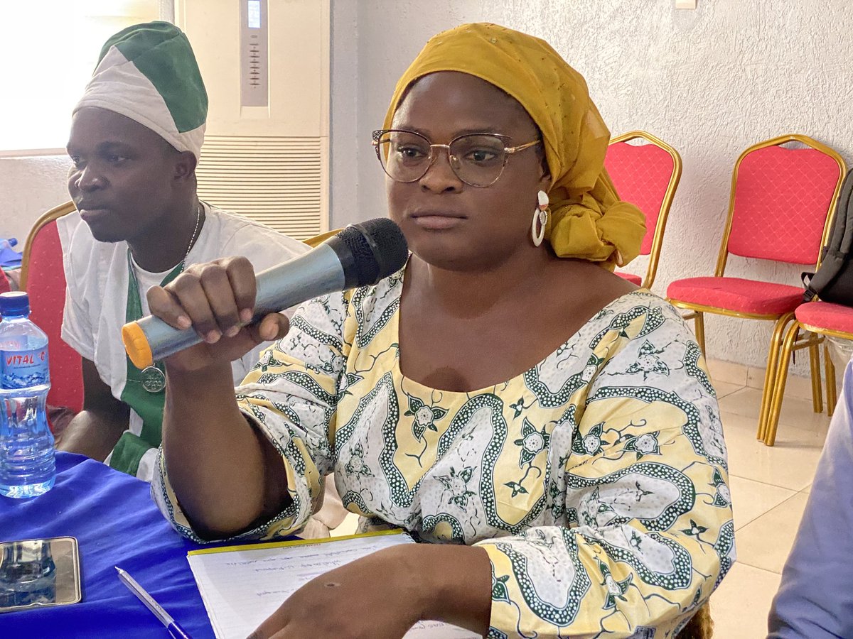 UReportBenin's tweet photo. Comment passer le bon message en communautés ?🤔

Heureusement pour nous,toutes les sections de l'@UNICEF_Benin étaient représentées pour donner des réponses à nos champions.😍 

Ce panel très interactif a marqué la fin du jour 1 de la formation.

#UReportBenin
#UactionsForChange https://t.co/vdS0Fl7AZi