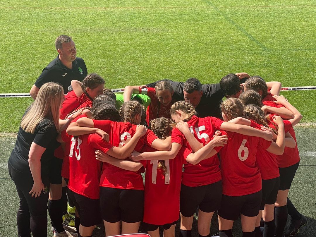 🏆 U13 girls cup final defeat

Our u13 girls fell 3-0 to PNEWFC u13s over the weekend. The girls threw everything at PNEWFC but just couldn't score.

Nevertheless, the girls are double phase champions and have had a wonderful 1st season at 11v11.

#mjfdc #OneLoveOneClub