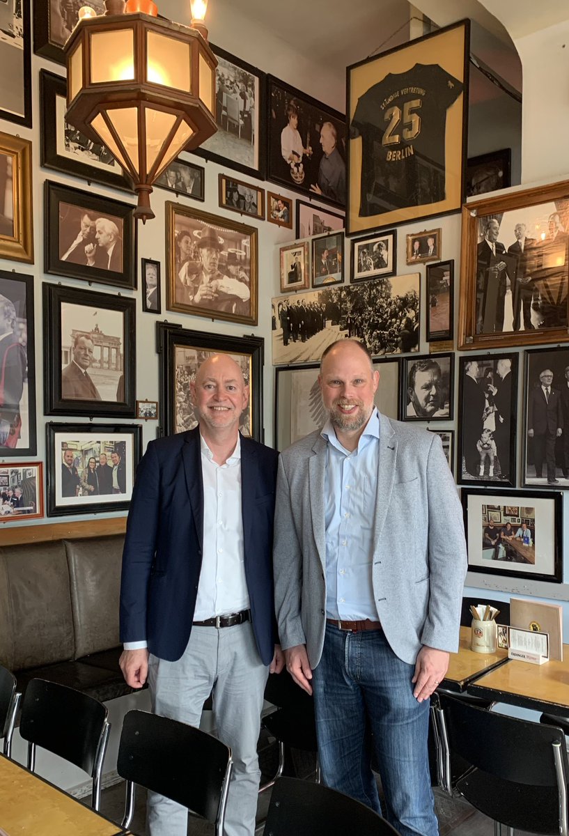 #DRVPolitikfrühstück mit Mirko #Jacubowski von #A3M. Eindrucksvoller Einblick in die Tätigkeit  eines Unternehmens, das Reisevertrieb und Veranstaltern hilft, Reisen sicherer zu gestalten. Ganz herzlichen Dank! 
<a href="/DRVDE/">DRV</a> <a href="/A3Mg_monitoring/">A3M Global Monitoring GmbH</a> @BMWK