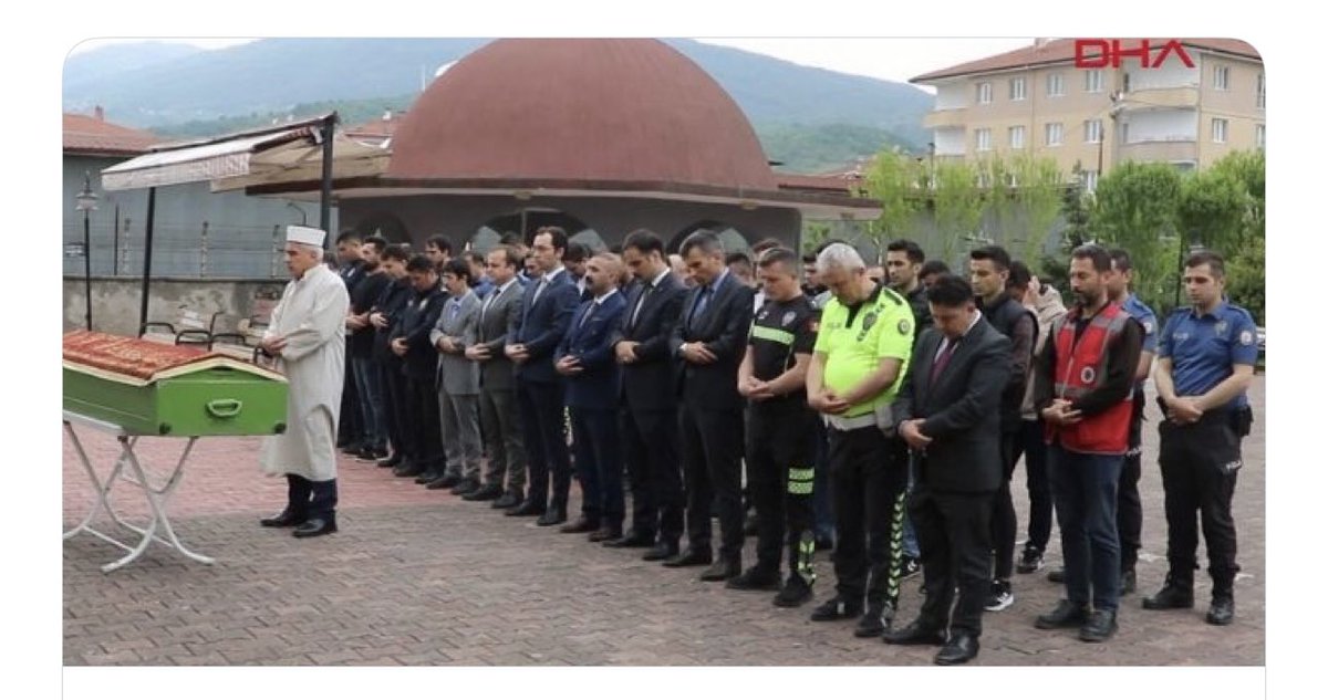 Esttraaa's tweet photo. Bir şarkı vardı "Bir dünya bırakın biz çocuklara ıslanmış olmasın gözyaşlarıyla." diyordu sözlerinde. #nisanur biz tam da gözyaşlarıyla ıslanmış o dünyadayız ve sen o dünyadan uğurlandın. Utanalım, uykularımız kaçsın çünkü biz koruyamadık dünyada sizi,çocukları ...
#nisanurbebek https://t.co/gTbqQ5x0f3