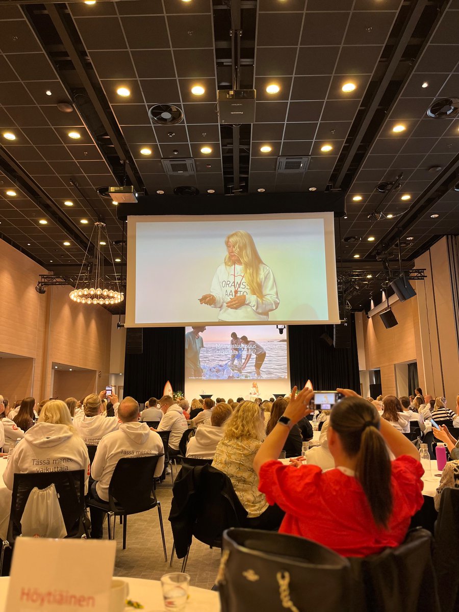 Mitä vastuullisuus tarkoittaa sinulle?

Kiitos pohdintaan kannustamisesta <a href="/KKeitaanniemi/">Katja Keitaanniemi</a>  <a href="/OP_Ryhma/">OP</a> 

#oranssiaalto