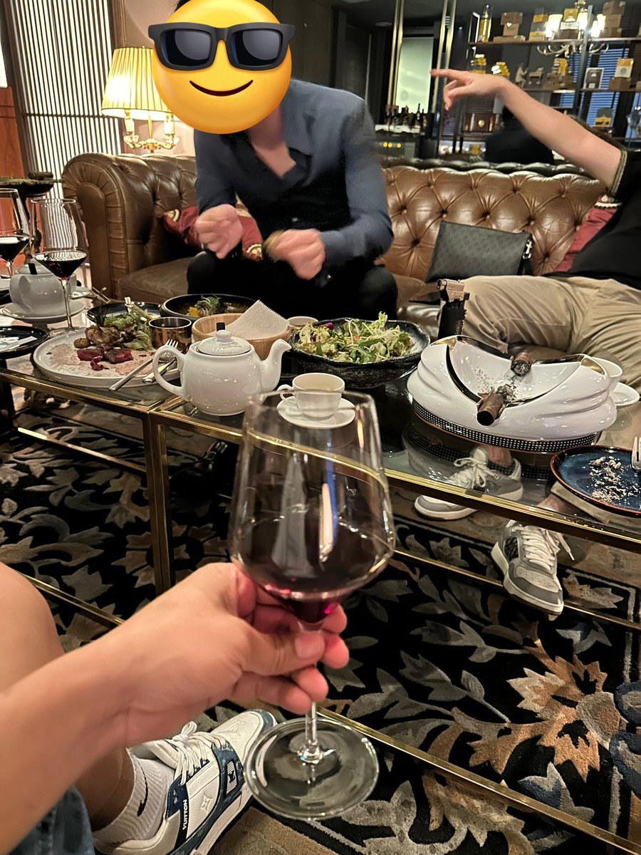 Muốn thành cổ thụ thì đừng tranh chấp với cỏ rơm , tướng quân có kiếm, không chém cây cỏ ruồi muỗi , gặp những kẻ không hiểu chuyện thì dừng lại đúng lúc, gặp những chuyện thị phi thì thoát ra kịp thời 

Độ cao không giống nhau, ý chí và vận mệnh sẽ