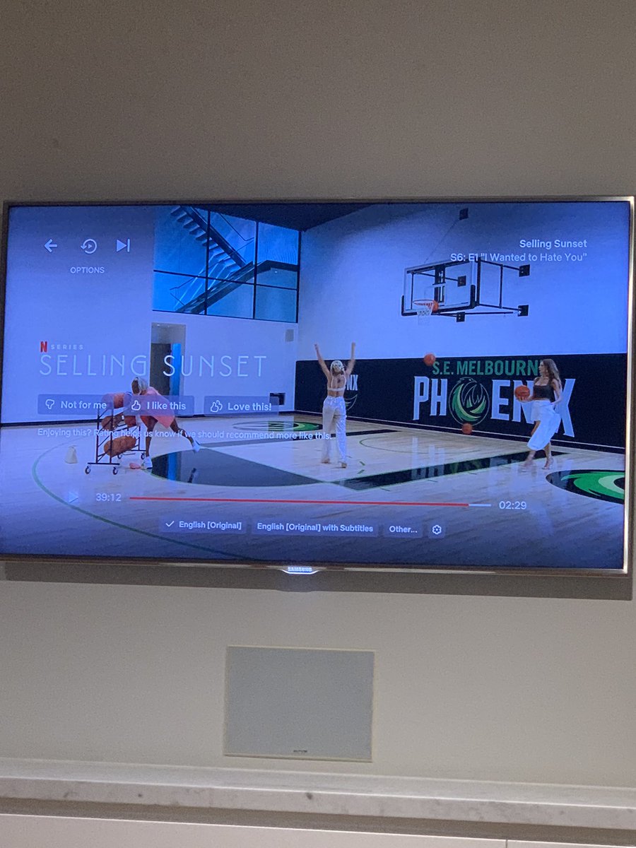 shez2227's tweet photo. @NBL yo who’s house is this on #SellingSunset https://t.co/eu5xgvPULZ