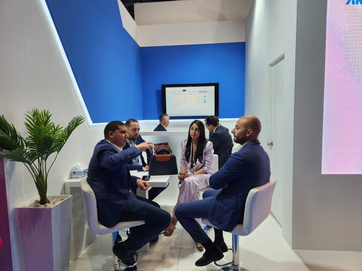 Networking never stops 🧠

Our team are ready to take your questions at stand #G54

<a href="/seamlessMENA/">Seamless Middle East & Saudi Arabia</a> 

#SeamlessDXB #digitalbanking #payments #fintech