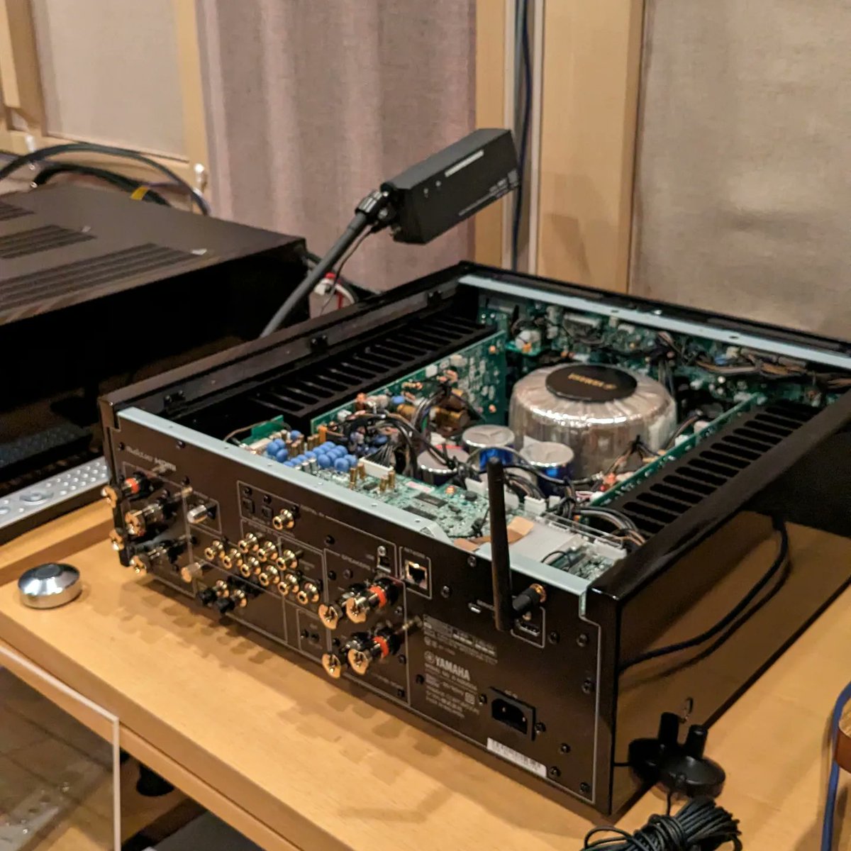 kidadengyo's tweet photo. #ヤマハ #RN2000A の視聴会。#ネットワーク対応2chアンプ。手軽に音楽やテレビを楽しみたい人向けにちょうどいいです。 https://t.co/JmDiSPuSIN