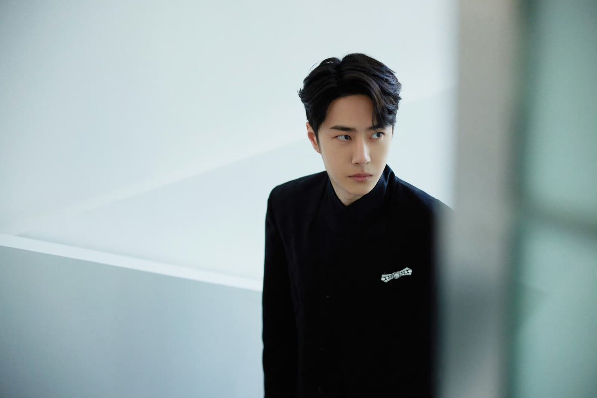 gremlinyibito's tweet photo. AH YIBO OFFICIAL POSTED AND YES, THIS WANG YIBO LOOK IS ONE FOR THE HISTORY BOOKS https://t.co/DWcNxuSuBU