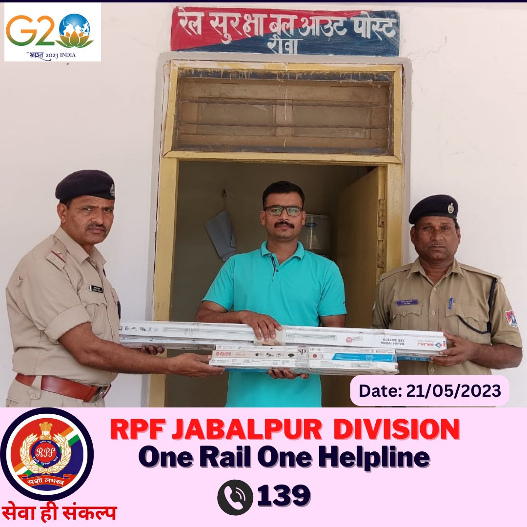 Don't let a lost item dampen your journey - #Dial139 And let us work our magic!
#OperationAmanat
A passenger left behind expensive electronics on the train. He dialed 139, and the #RPF swiftly sprang into action. They recovered the items, restoring his faith in humanity.